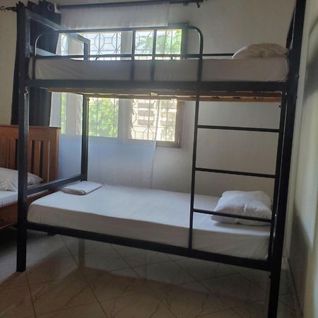 The Nest Haven Hostel Дар ес Саалам Екстериор снимка