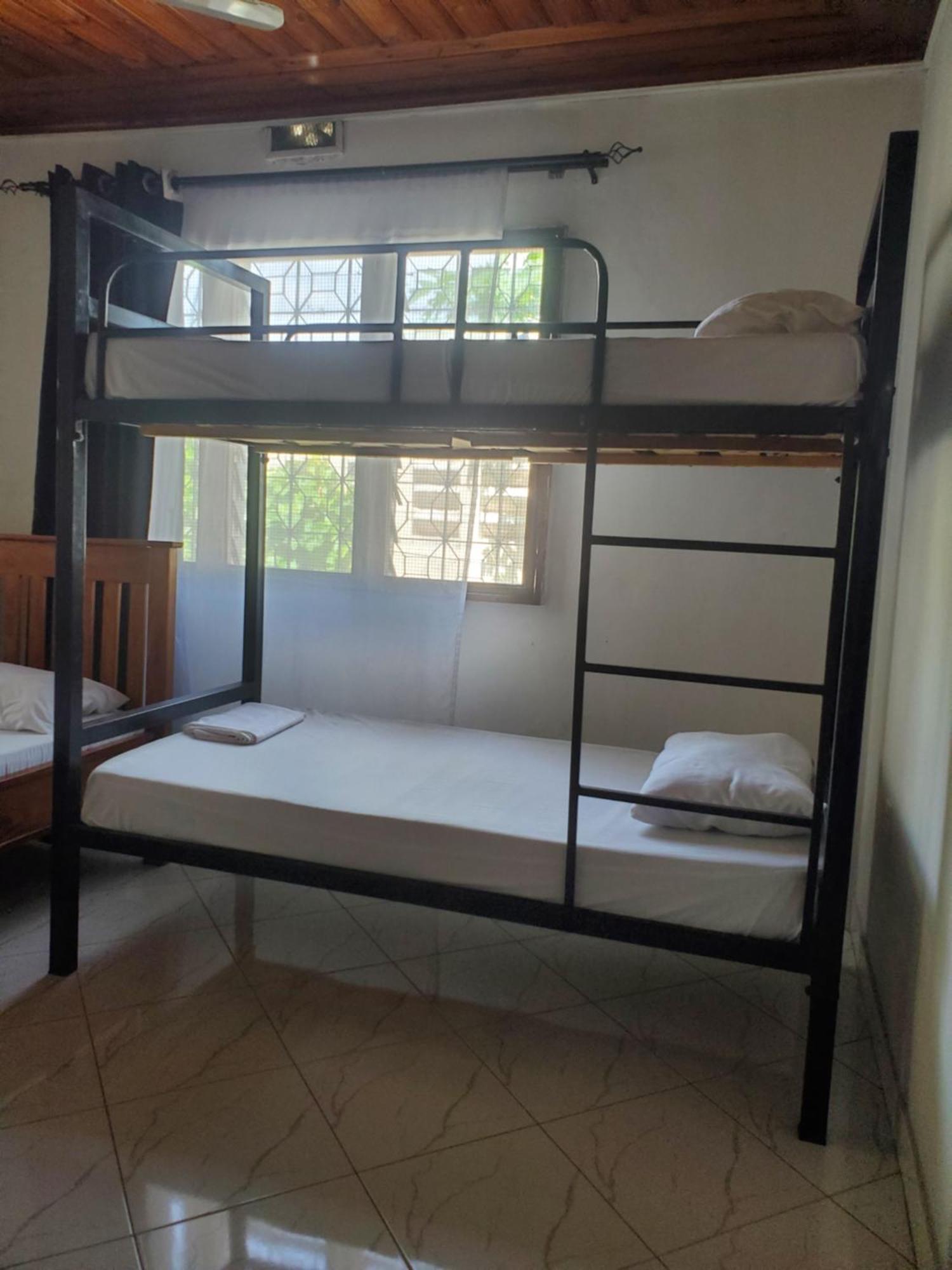The Nest Haven Hostel Дар ес Саалам Екстериор снимка