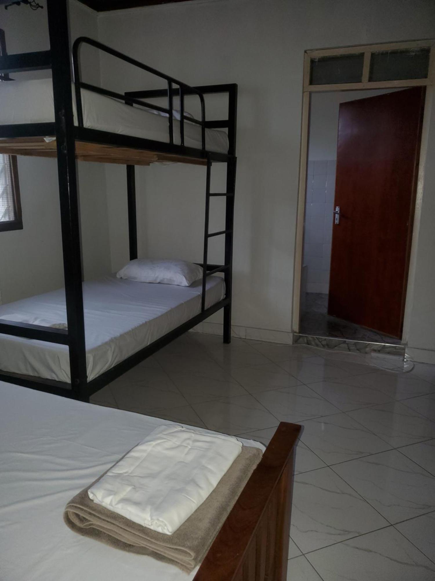 The Nest Haven Hostel Дар ес Саалам Екстериор снимка
